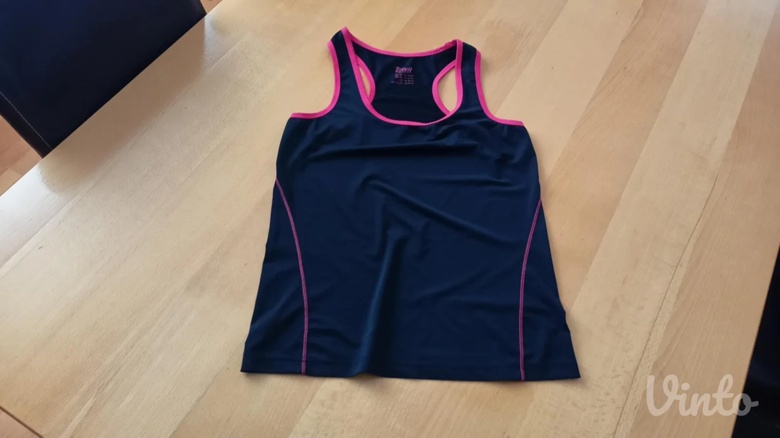 nova sportskog modela Cirvit majica vel.40/42