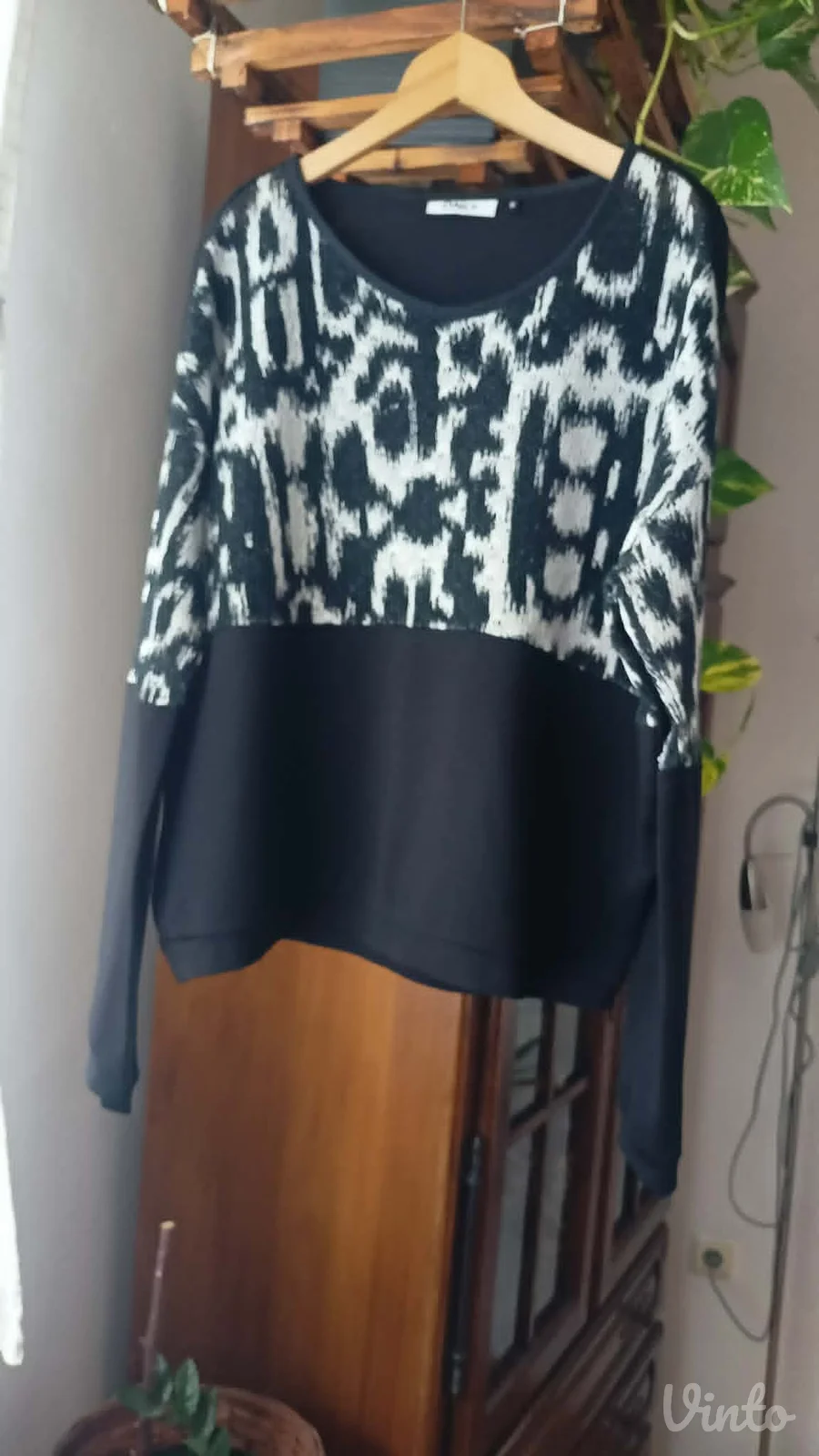 moderno slatka bluzica crno bele boje Only vel.S