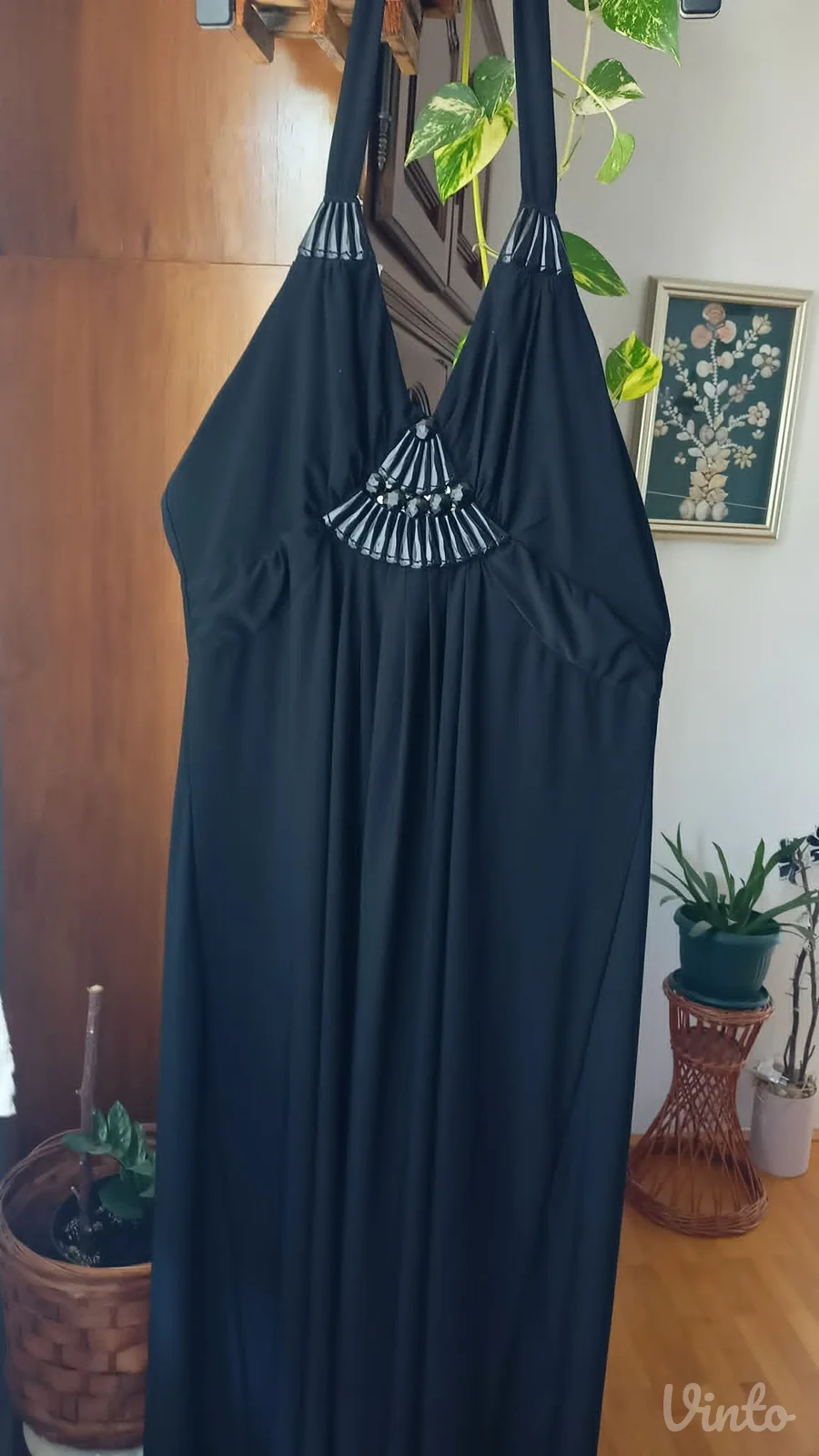 duga crne boje haljina sa vezivanjem oko vrata..kao nova