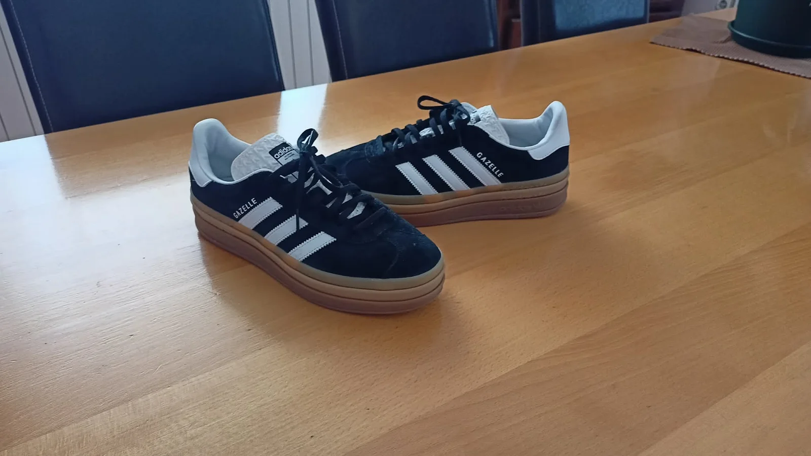 nove original Adidas patike br.41 GAZELLE BOLD W sa trostrukim đonom