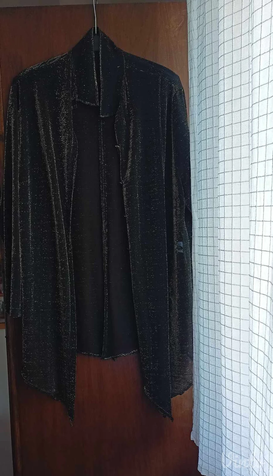 nov kardigan /košulja sa zlatnim štrasom vel.48