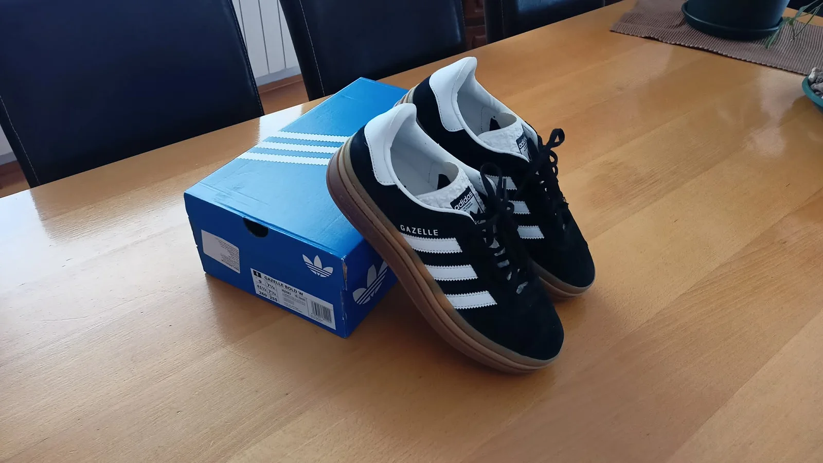 nove original Adidas patike br.41 GAZELLE BOLD W sa trostrukim đonom