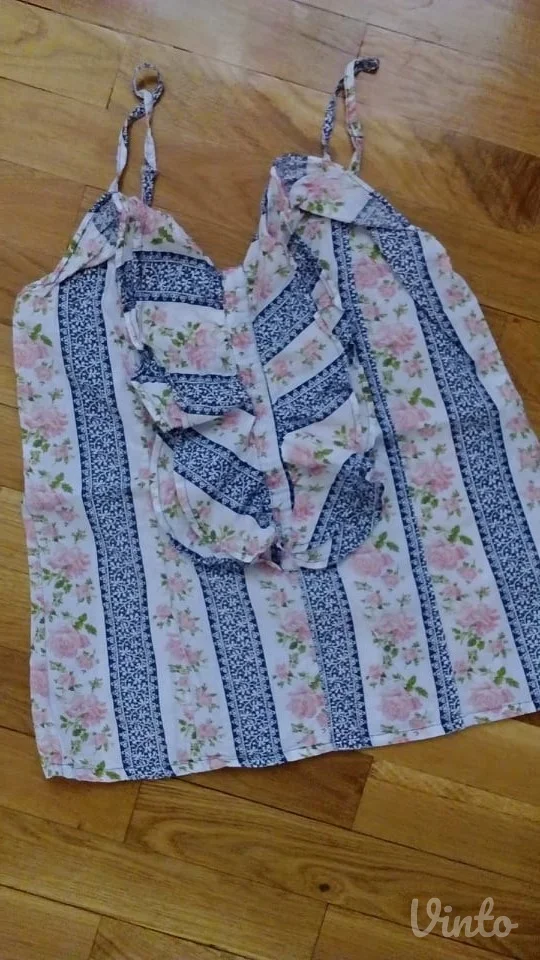 komplet od tri majice vel.M ..crna čipka nova