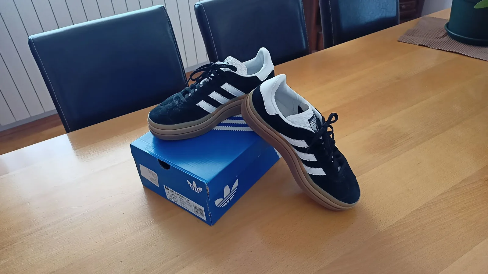 nove original Adidas patike br.41 GAZELLE BOLD W sa trostrukim đonom
