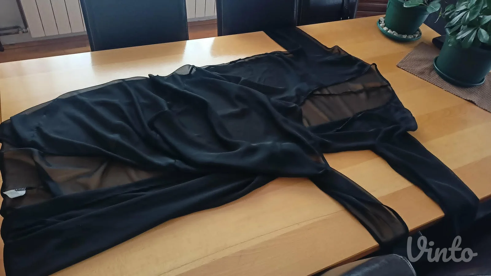 nov,provokativan ogrtač/haljina crne boje M/L