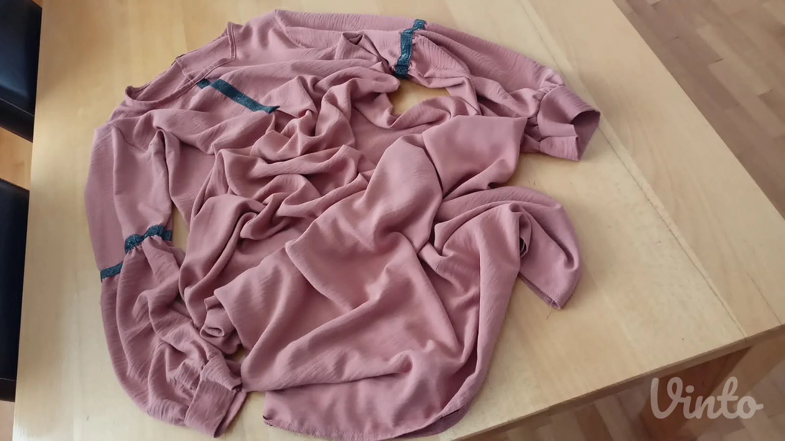 duga predivnog modela i boje haljina vel.42