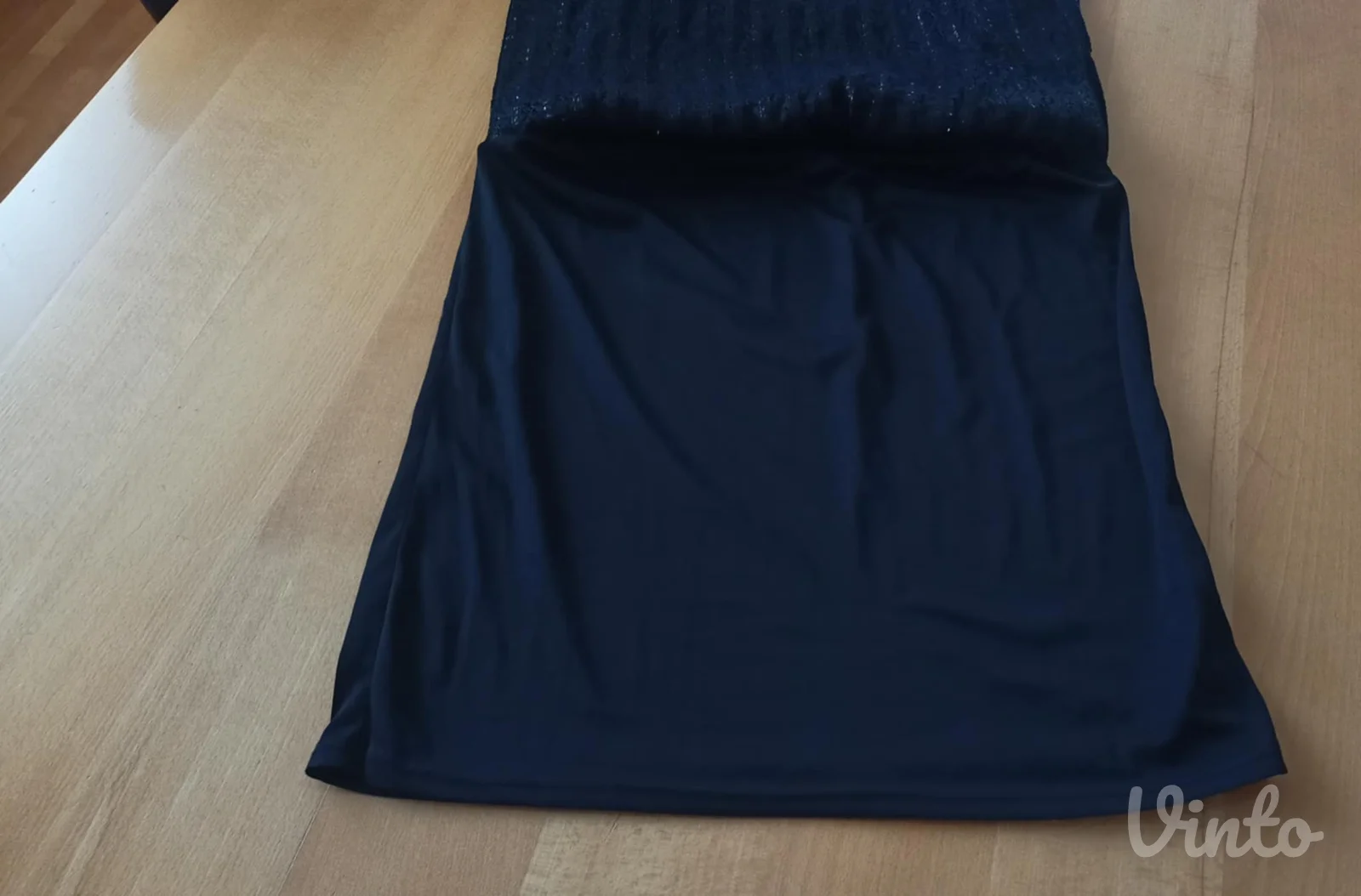 crna moderna majica sa nadšivenim kožnim trakama + cirkon