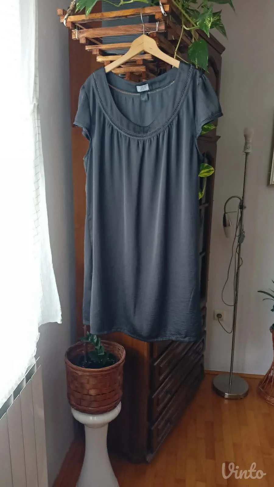tunika / mini haljina HM tamnije sive boje..kao svila..postavljena..