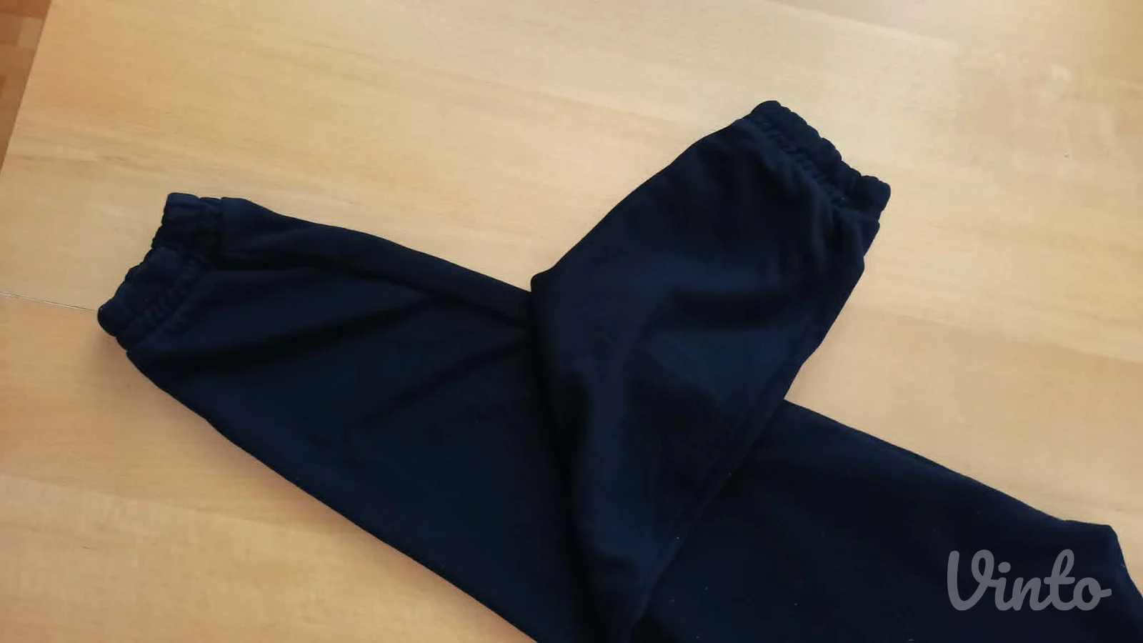 komplet crni donji deo trenerke Stradivarius + majica HM