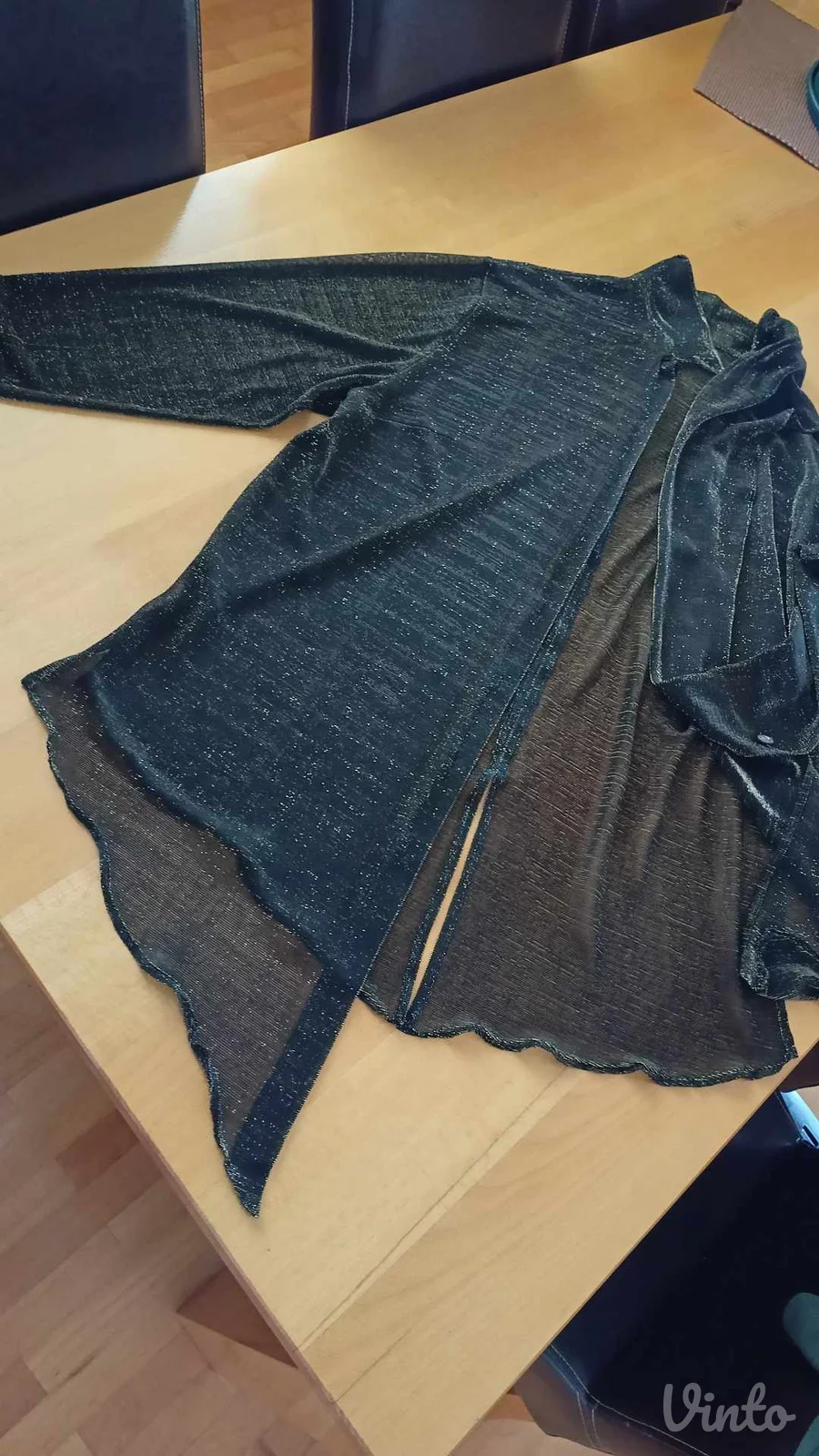nov kardigan /košulja sa zlatnim štrasom vel.48
