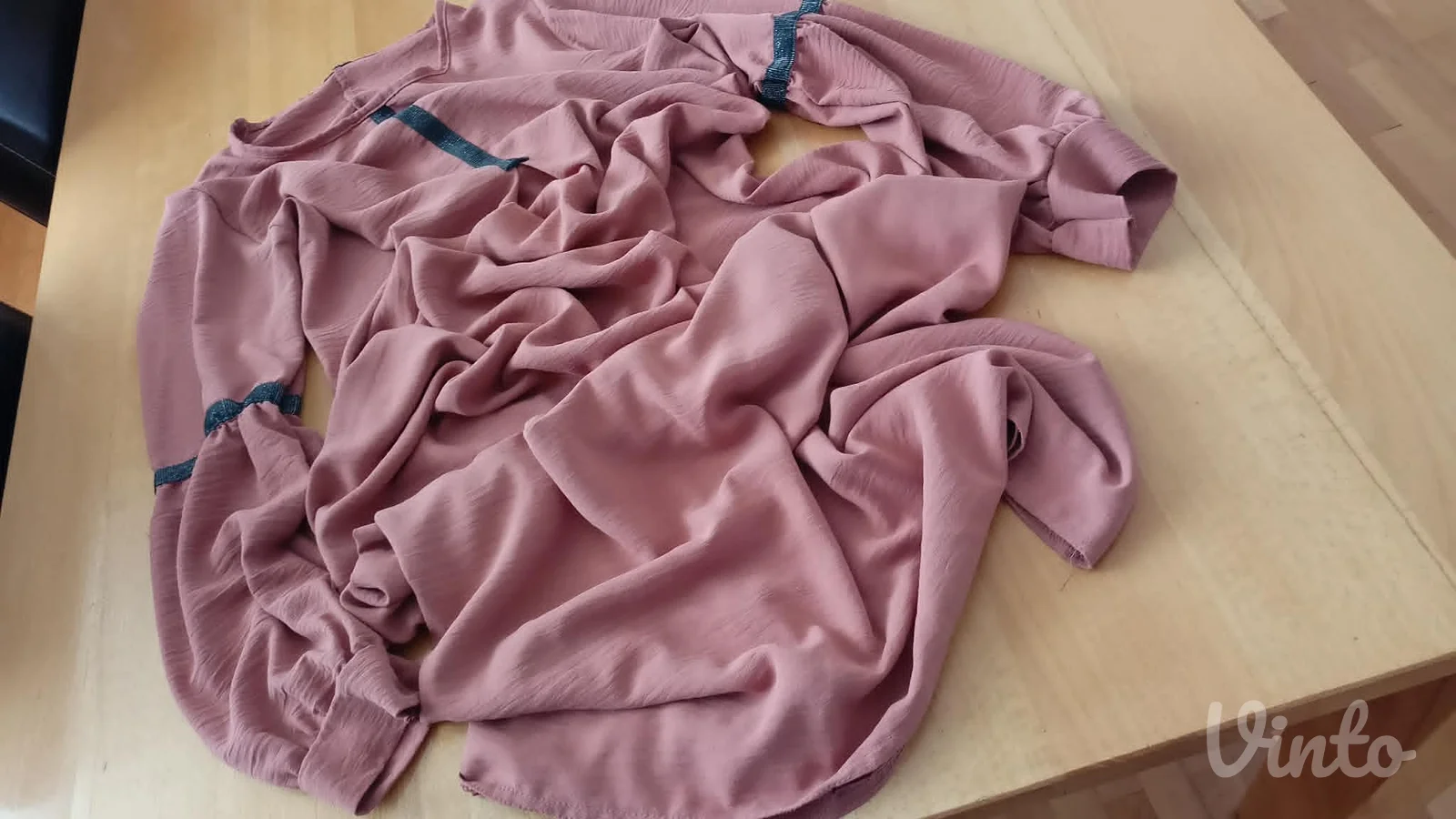 duga predivnog modela i boje haljina vel.42