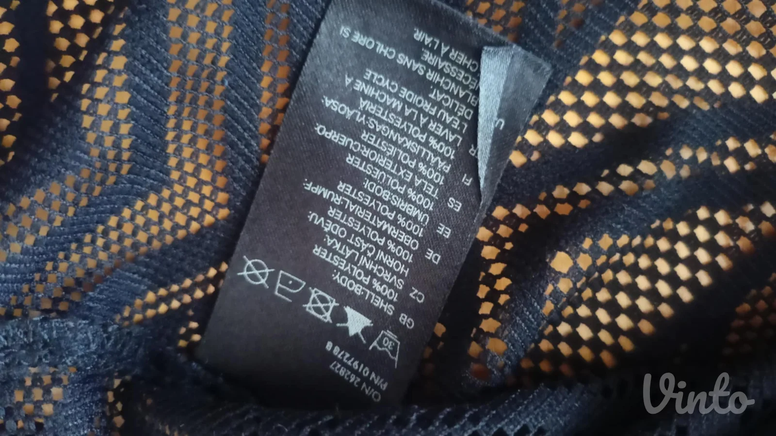 nova HM šupljikavog dezena crne boje majica