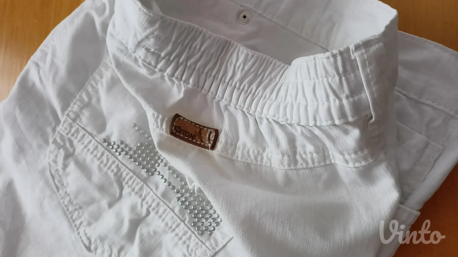 bele boje kao nove farmerice vel.48