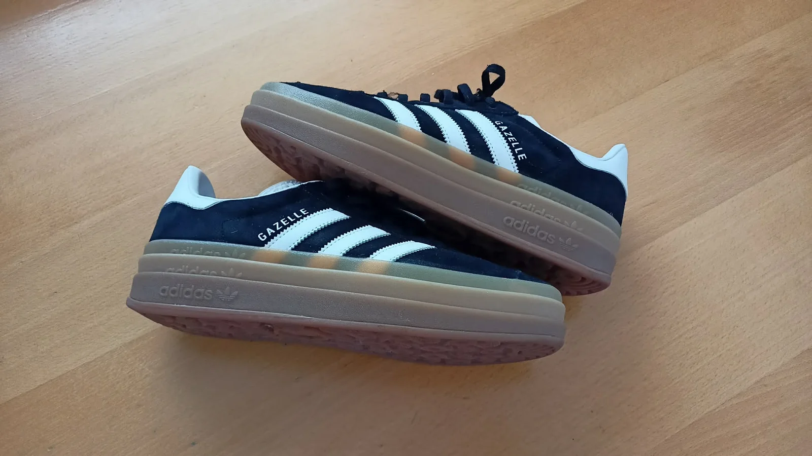 nove original Adidas patike br.41 GAZELLE BOLD W sa trostrukim đonom