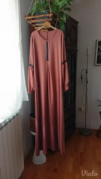 duga predivnog modela i boje haljina vel.42