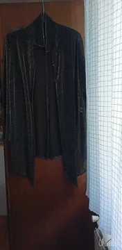 nov kardigan /košulja sa zlatnim štrasom vel.48
