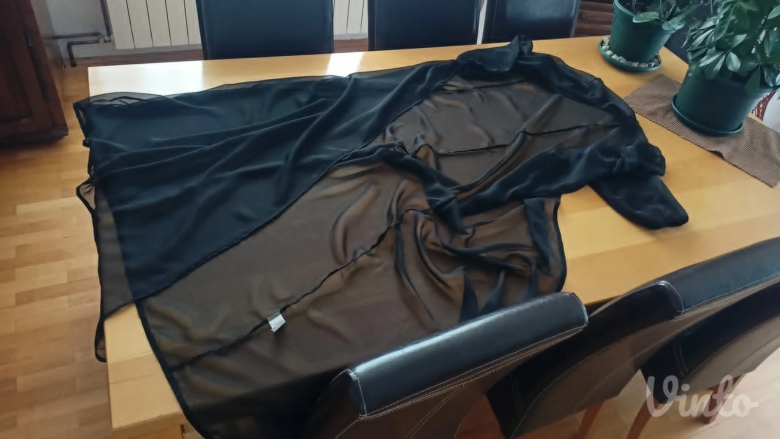 nov,provokativan ogrtač/haljina crne boje M/L