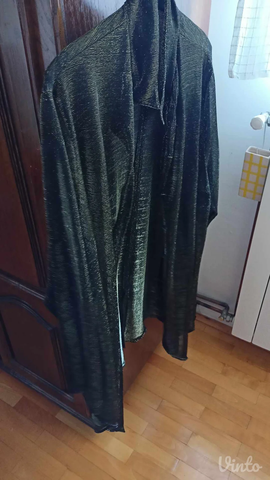 nov kardigan /košulja sa zlatnim štrasom vel.48