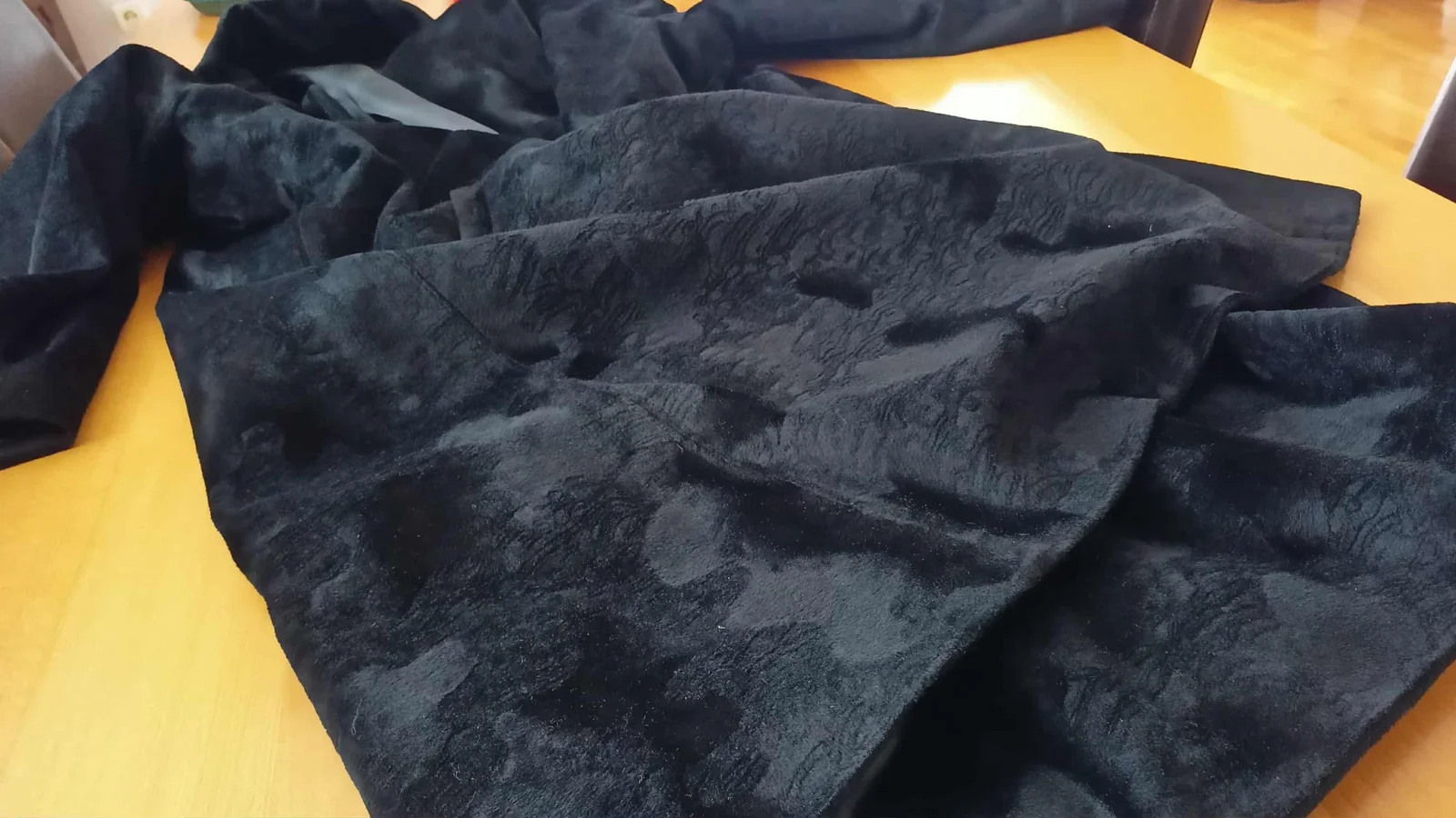 nova duža jakna / bundica 4xl crne boje..moderno..prelepa