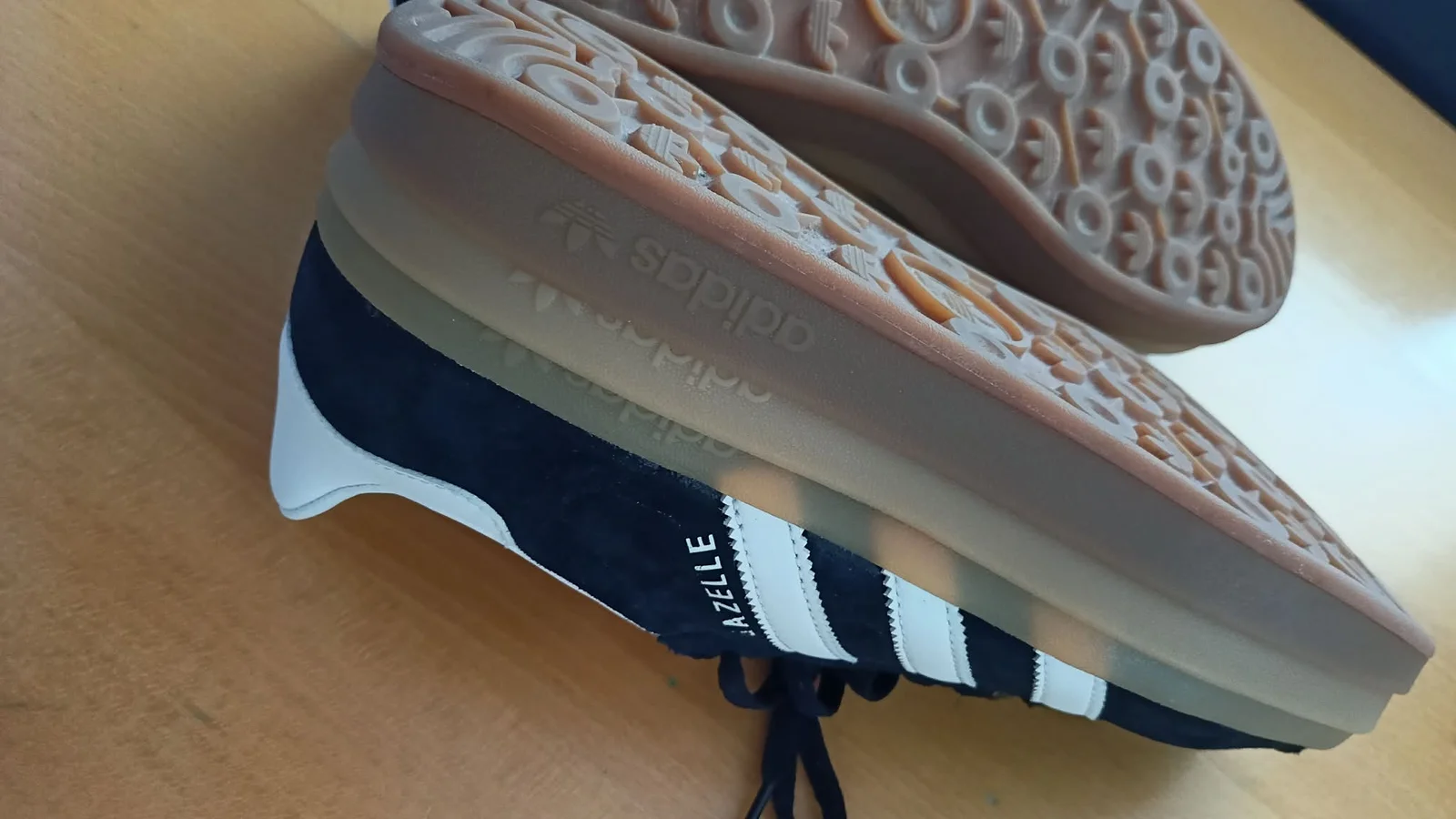 nove original Adidas patike br.41 GAZELLE BOLD W sa trostrukim đonom