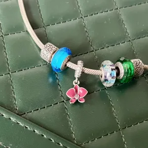 Original Pandora orhideja privezak