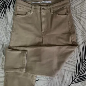 Bershka- ženske skinny farmerke