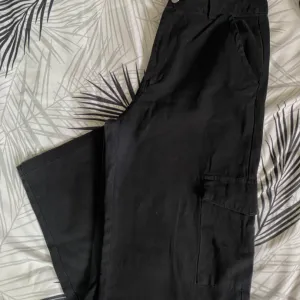 New Yorker- kargo crne pantalone ženske