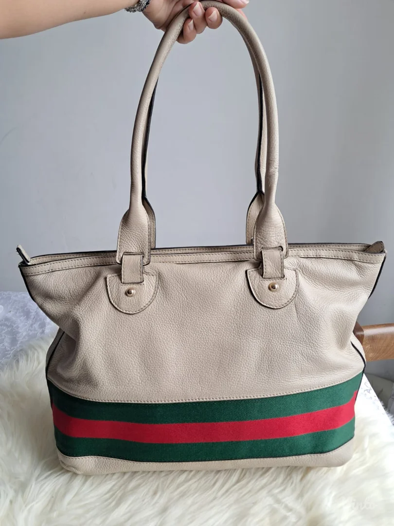 Gucci kožna torbica sa serijskim brojem