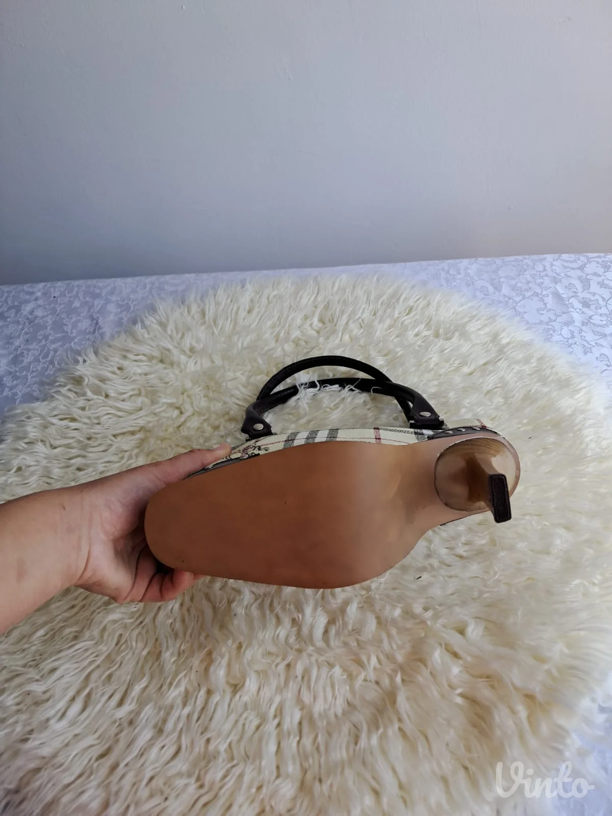 Unikatna torba u Burberry dizajnu