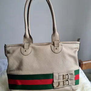 Gucci kožna torbica sa serijskim brojem