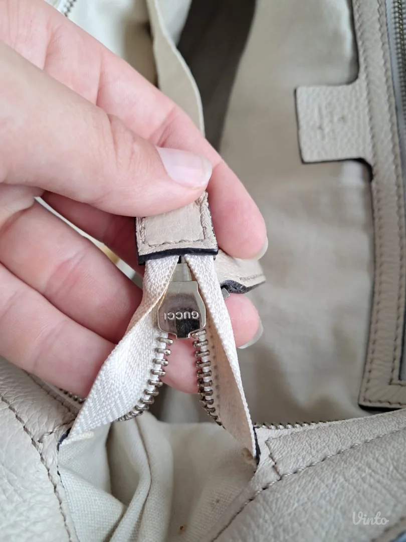 Gucci kožna torbica sa serijskim brojem