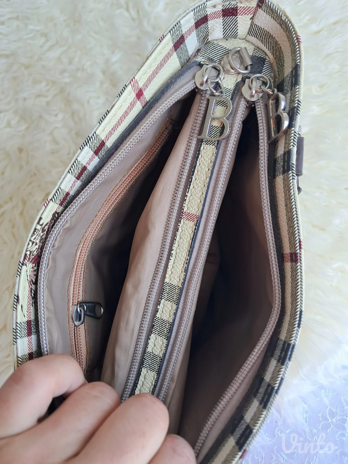 Unikatna torba u Burberry dizajnu