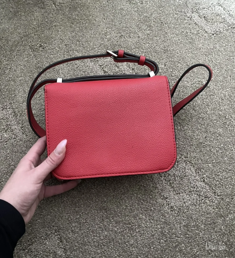 Mala Guess original crvena torbica