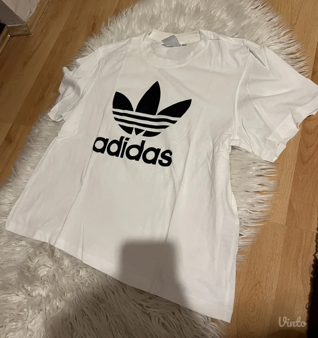 Adidas nova bela siroka majica