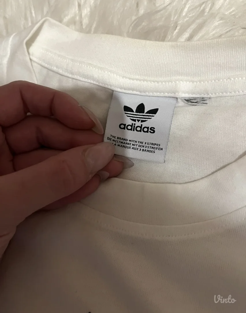 Adidas nova bela siroka majica