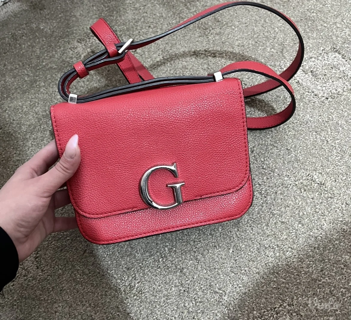 Mala Guess original crvena torbica