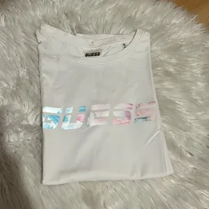 Guess original nova bela majica