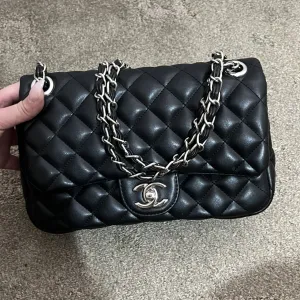 Crna torba od prave koze Chanel replika nova