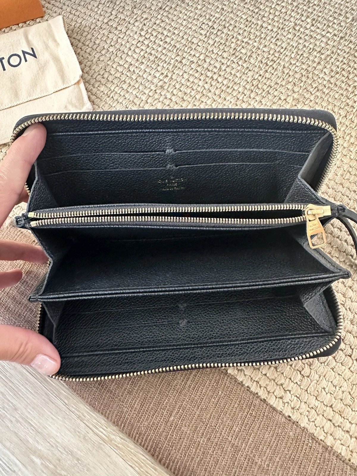 Louis Vuitton Crni Ženski Novčanik