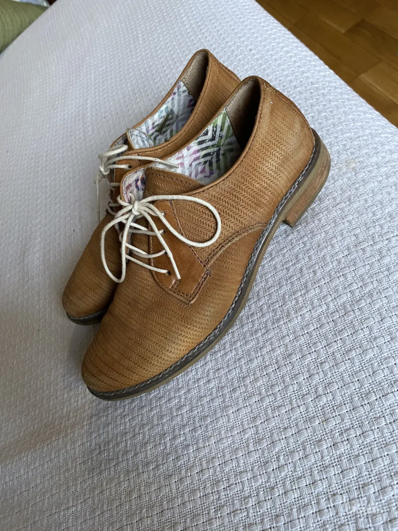 Svetlo braon ravne kozne cipele