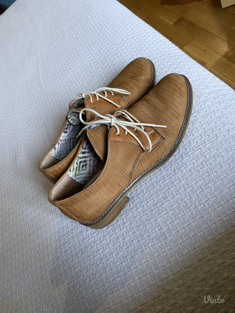 Svetlo braon ravne kozne cipele