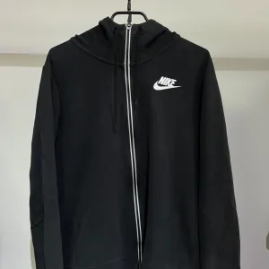 Nike zenski duks L vel.