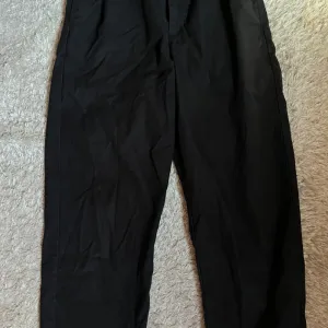 Levis crne pantalone