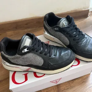 Crne ženske guess patike