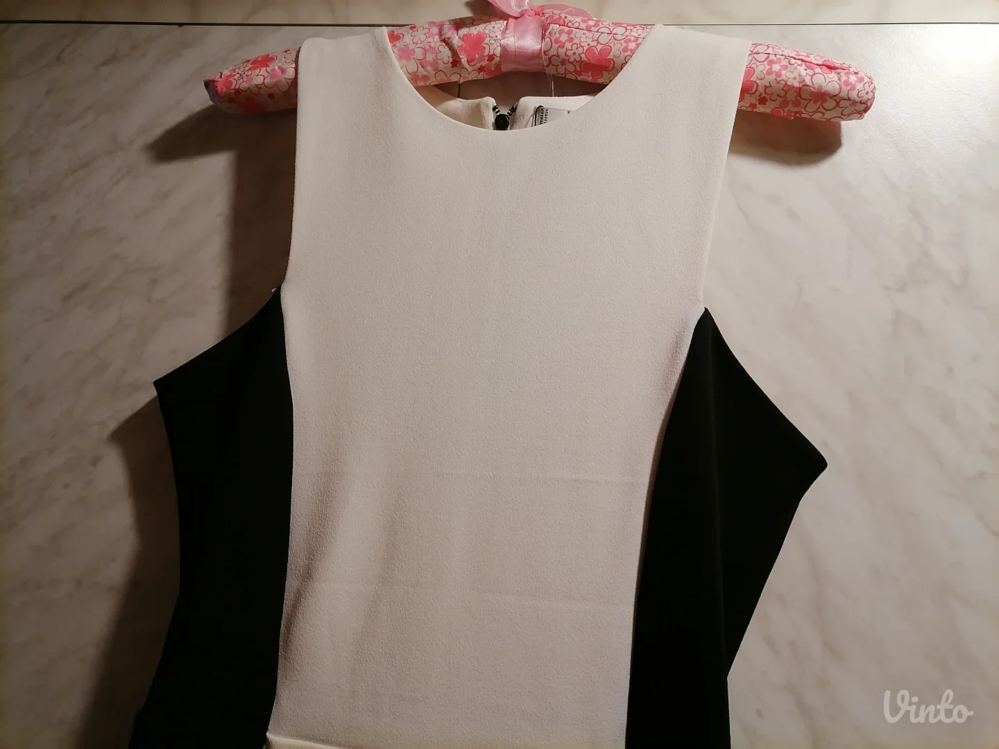 Nova sa etiketom haljinica MANGO  S