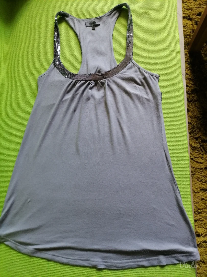 Siva majica na bretele sa šljokicama Bershka  M
