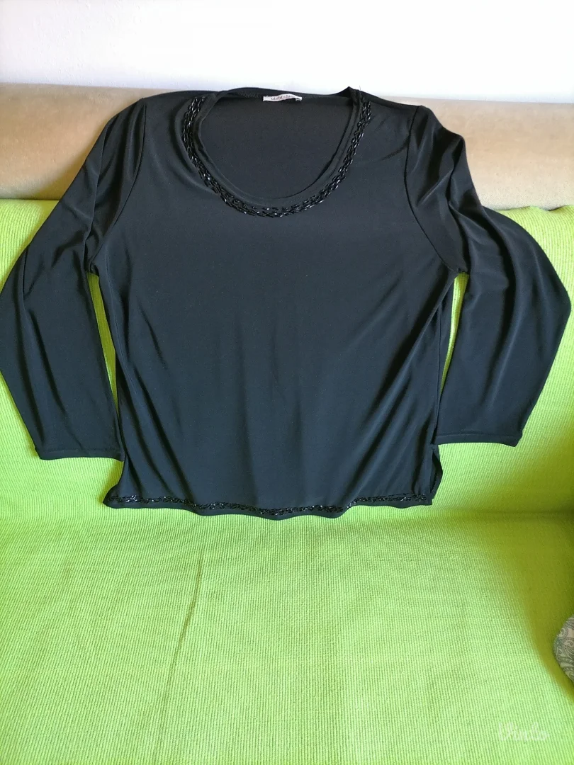 Nova svečanija crna bluza