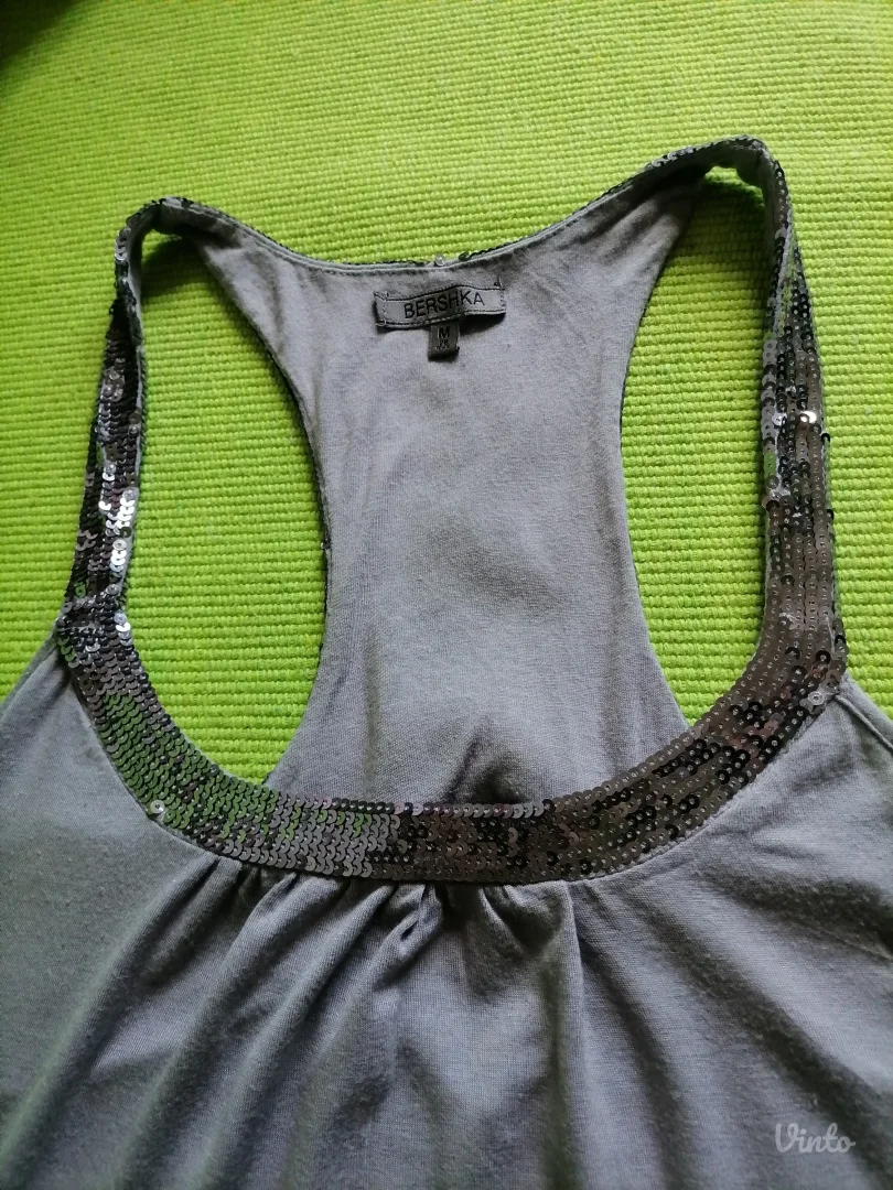 Siva majica na bretele sa šljokicama Bershka  M