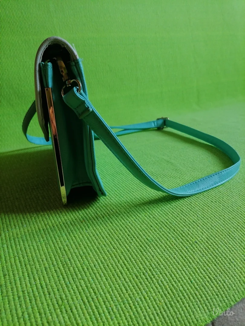 Nova tirkizna tašnica za rame