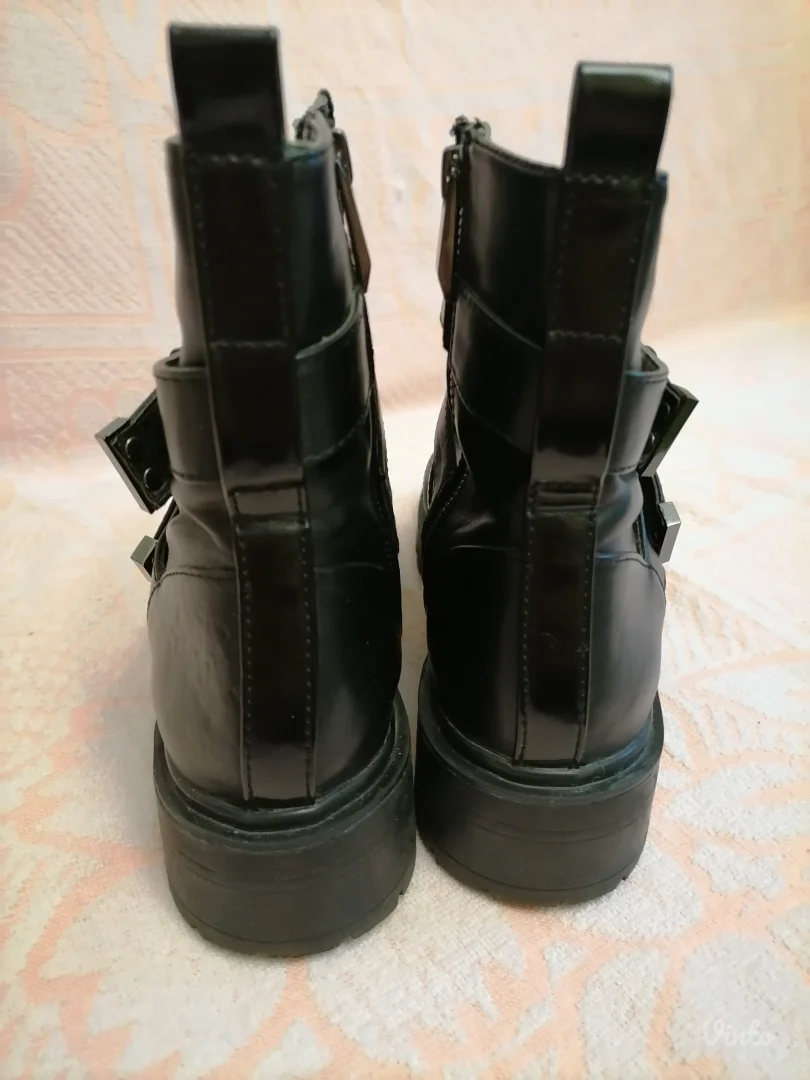 Crne čizmice Stradivarius 40